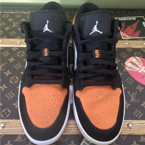 Size 11 - Jordan 1 Low Shattered Backboard 2019 - Picture 10 of 13